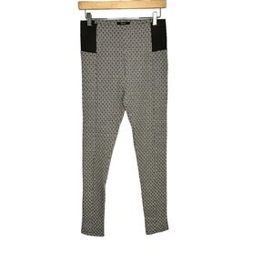 Forever 21 Pull on Ponte Skinny Pant Size Medium